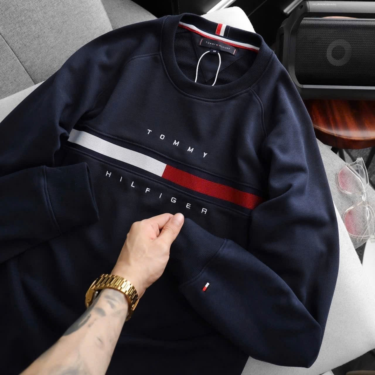 ommy Hilfiger Men's Black Crew Neck Sweatshirt with Flag Stripe